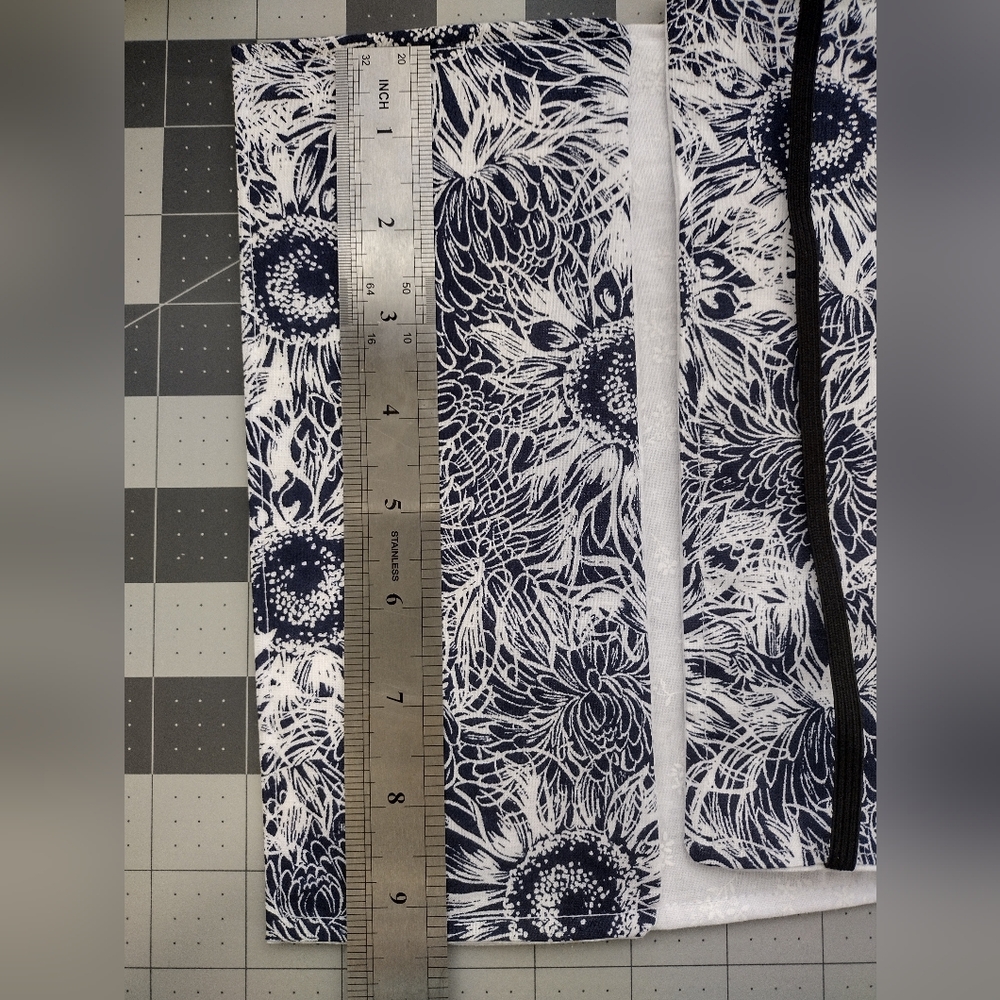 Adjustable Book Cover 📚 - Picture 4 of 4